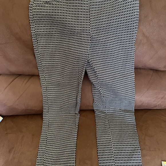Patterned capris - Picture 2 of 4